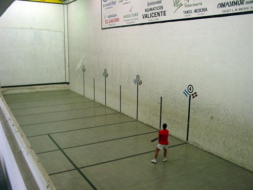 La cancha de pelota del Centro Vasco de Tandil (foto archivo EuskalKultura.com)