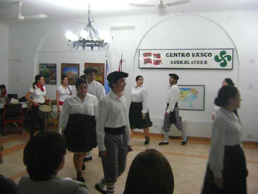 Valeria Magliocchetti pone música a las danzas vascas