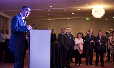 El lehendakari Patxi López durante su discurso a la comunidad vasca de India, en Nueva Delhi (foto Irekia)