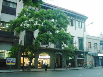 Aspecto exterior de la sede del Centro Laurak Bat de Buenos Aires (foto EuskalKultura.com)