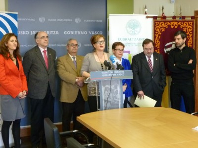 Aizpea Goenaga, directora del Instituto Etxepare, se dirige a los medios ayer en la presentación de las jornadas en Madrid (foto Etxepare)