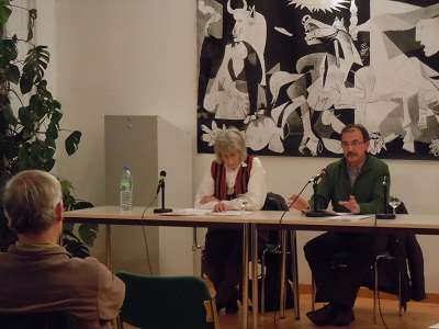 Historian Emilio Majuelo, on the right, during his talk last week (photo BerlinEE)