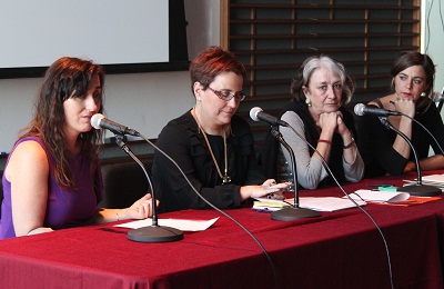 Euskal sorkuntzari buruzko mahainguruan, Amaia Gabantxo (Chicagoko euskara irakurlea), Mari Jose Olaziregi (Etxepare Institutua) eta Arantxa Urretabizkaia eta Eider Rodriguez idazleak