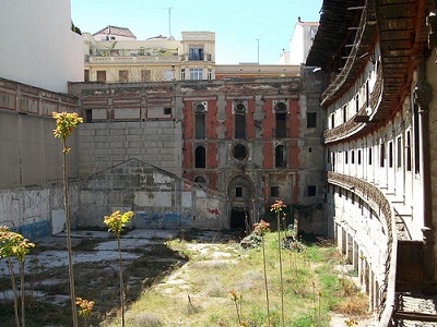 Ruinoso estado actual del frontón Beti-Jai, situado en pleno centro de Madrid (foto Salvemos el Beti Jai)