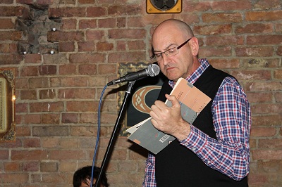 Writer Rikardo Arregi during his reading at "Basque Days" in Poznan (photo Anna Olejinicza)