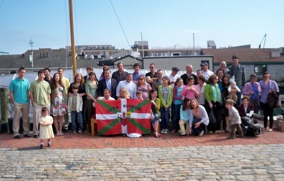 Socios de la Euskal Etxea de Rhode Island en el Aberri Eguna del año pasado (foto RhodeIslandEE)
