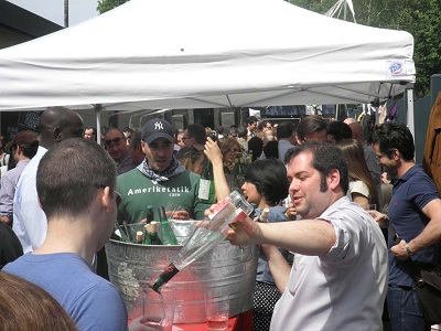 ¿Nueva York o Bakio-Getaria? El ambiente en la Txikifest del año pasado fue inmejorable (foto Txikito)