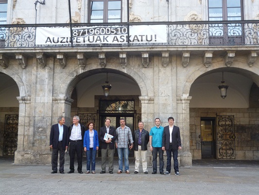 La delegación argentina fue recibida por el alcalde  Inazio Azkarragaurizar Larrea (foto Municipalidad de Sunchales)