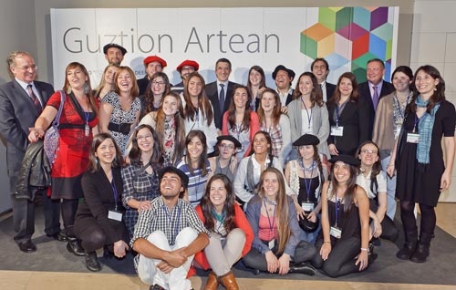 Gaztemundu 2011 participants with Lehendakari Lopez and other Basque Government officials during the IV World Congress of Basque Collectivities