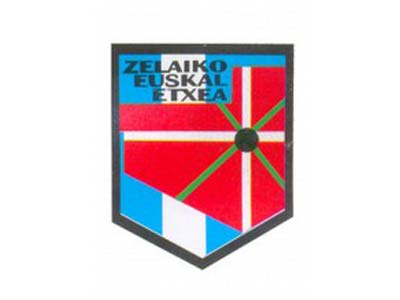 La Pampa probintzia argentinarreko hiriburu Santa Rosako Zelaiko Euskal Etxearen logoa