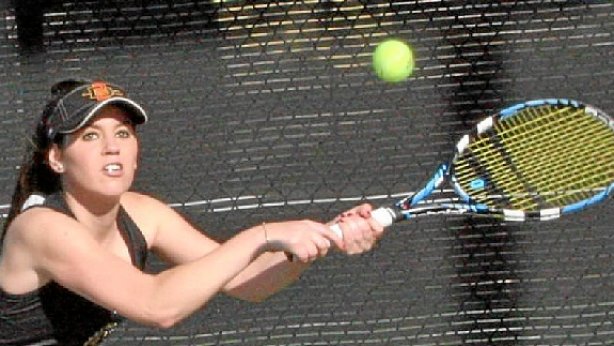 Kirol beka medio, Laura Antoñana tenislaria Kazetaritza eta Ekonomia ikasle da San Diego University-n, Kalifornian.