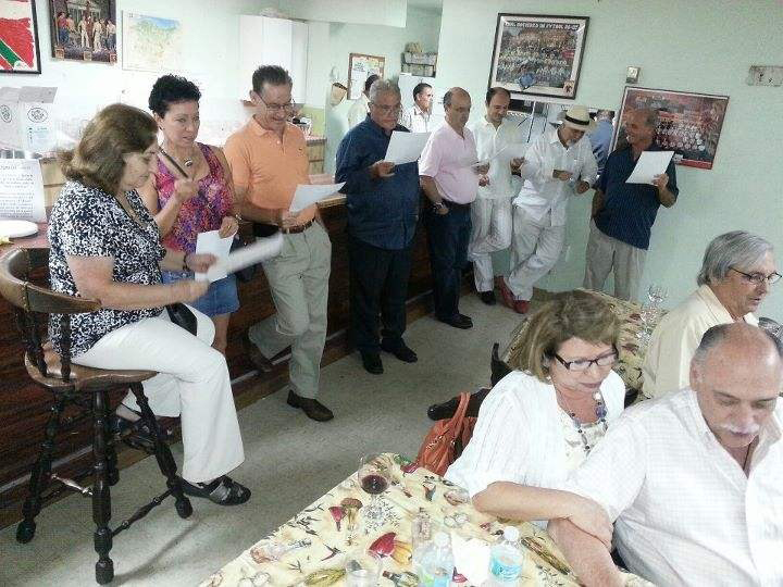 Imagen de la convocatoria del pasado fin de semana, cantando 'Inazio gure patroi handia' en el Txoko Alai de Miami (fotoEE)