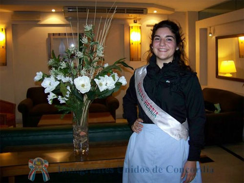 La representante de la Colectividad Vasca de Concordia, Sofía Niez Rousset, elegida el pasado 15 de septiembre Princesa de la Fiesta Provincial del Inmigrante 2012 (foto Inmigrantes Unidos de Concordia)