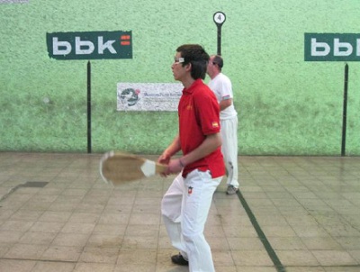 Manuel Dominguez, un joven valor del frontón en pleno partido en el Campeonato Nacional de Trinquete 2012 (foto Berriketari)