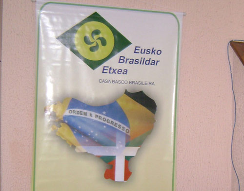 The Eusko-Brasildar Basque club logo (photo EE)