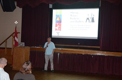 El historiador Oscar Alvarez Gila durante la charla que ofreció en el Basque Cultural Center de San Francisco (foto SFBCC)