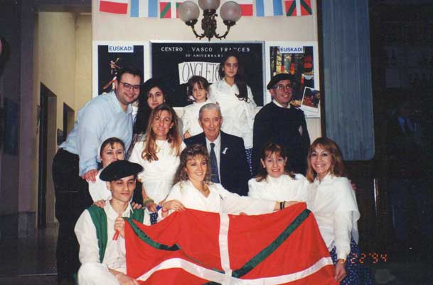 Goiko lerroan, ezkerretik eskuinera: Jorge P de Peralta, Paola G Uhalde, July eta Silvina Cirillo, Juan C Ibarrola. Erdikoan: Mariana Fdez Castelli, Gloria Etcheverry, Simon Soroet. Behekoan: Adrian Castell, Margarita J Murua, Lucia Etcheverry, Norma Rios