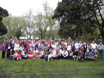 Los participantes en la fiesta Arrachea del año pasado, que se celebrño en General Madariaga (foto Flia. Arrachea)