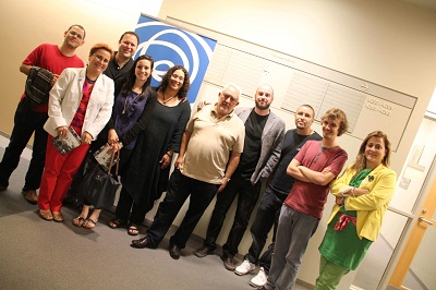 Alumnos de la Cátedra Bernardo Atxaga de la CUNY, con Joxean Fernández, el director Imanol Uribe, y las represententes del Etxepare Aizpea Goenaga y Mari Jose Olaziregi (foto Etxepare)