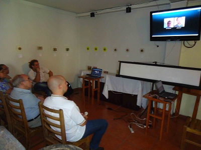 Un momento de la pionera videoconferencia con políticos vascos organizada por la Euskal Etxea de El Salvador (foto SalvadorEE)