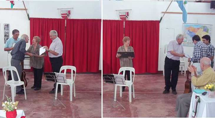 Carlos de Urquiza y Lalo M. Larrazabal recibieron presentes de manos de Angel Baraybar, lehendakari del centro, y Dora Valcechi Zarratea, secretaria de cultura (fotos EE)