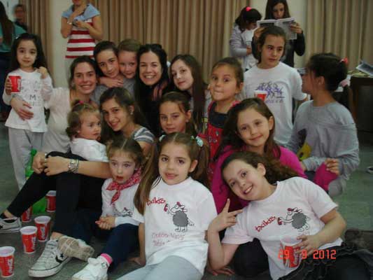 Children from Bahia Blanca and Union Vasca with their aids (photo EE)