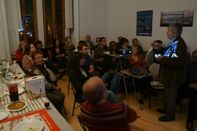 Robert Grenier during his talk on archeaological remains of Basque whalers (photo QuebecEE)