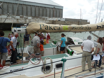 El Pakea Bizkaia recién atracado en el puerto de Bahía Blanca