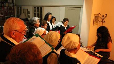 Actuación del Coro de Euskaletxea de Lima durante la Fiesta del Día del Euskera (foto LimaEE)