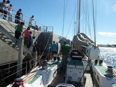  los expedicionarios abrieron las puertas del velero a todo aquel que se acercó al muelle de Puerto Madryn