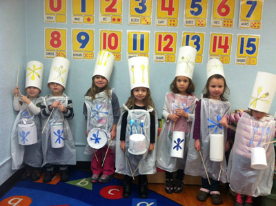 Kids from the Boiseko Ikastola dressed in full regalia for the Tamborrada (photo BoisekoIkastola)