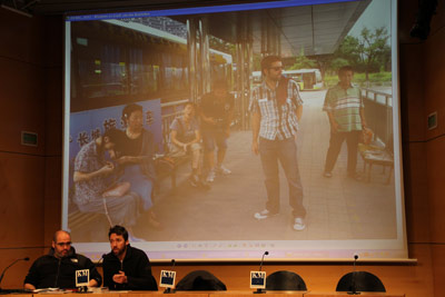 Judas Arrieta y Koldo Almandoz durante la presentación de la beca "Vámonos a China 2013" en Donostia (foto Etxepare)