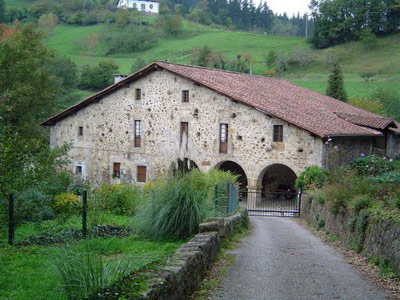 El caserío Amuskibar, en Bergara, cuya historia se remonta a mediados del siglo XV (foto Antzinako)