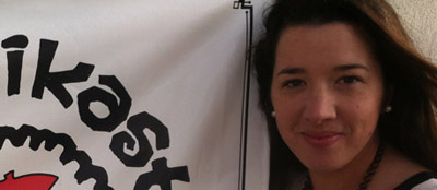 Irune Sanchez, next to a Boiseko Ikastola poster (photo Anboto.org)