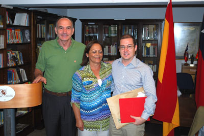 Rossana Arza Pizarro, presidenta de la Colectividad Vasca de Chile, junto a Gervasio di Césare