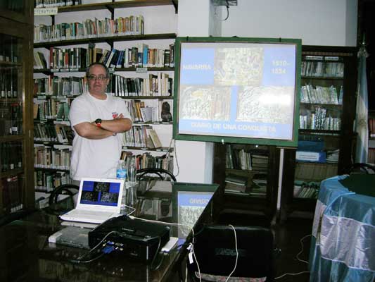 De la mano de Askatasunaren Bidea, el profesor Aitor Pescador Medrano ofreció una conferencia en San Miguel, el pasado 27 de febrero (fotoEE)