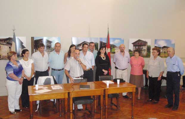 Comisión directiva de FEVA elegida en 2010 (fotoEuskalKultura.com)