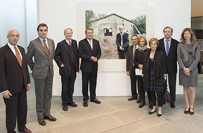 A la derecha, Ana María Rabe junto a la familia Chillida en un homenaje realizado en Berlín al escultor vasco (foto museochillidaleku.com)