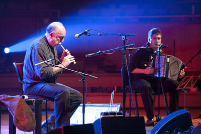 Juan Mari Beltran durante el concierto de presentación de la gira, el pasado martes en Bruselas (foto Irekia)