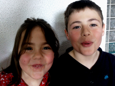 Two kids from the Bernart Etxepare school blowing for Basque (photo www.gurejaia.info)