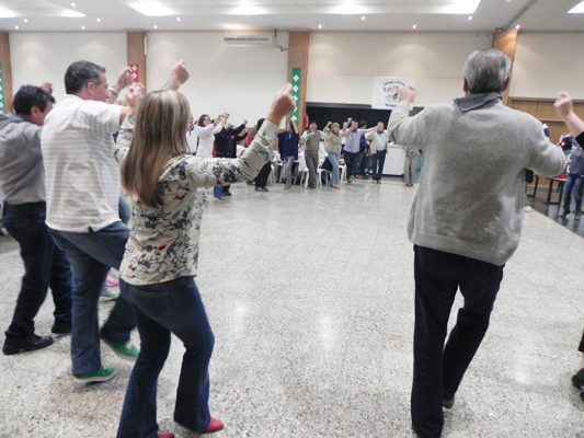 Dancers of all ages dancing in Necochea (photo EE)