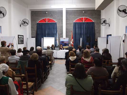 The main room at Toki Eder during Sara Pagola's talk (photoEE)