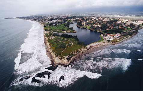 University of Santa Barbara-California (USBC) unibertsitatearen kanpus ikusgarria