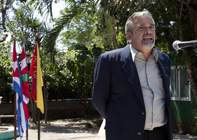 Renato Garcia Eguskiza, presidente de la Asociación Vasco-Navarra, en su intervención en el Aberri Eguna 2013 bde La Habana (foto Jose Goitia)]