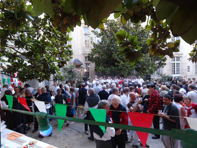 El año pasado la Fête de la Musique de la Euskal Etxea de Burdeos reunió a mucha gente en la Plaza de los Vascos (foto BordeleEE)