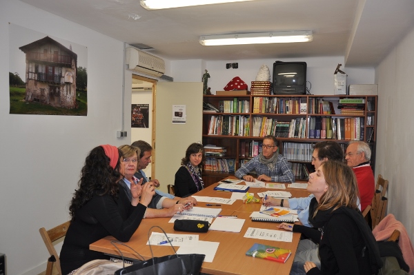 Una de las clases de euskera en el seno del Barnetegi 2013 organizado por Euskal Etxea Artea de Mallorca (foto EEArtea)