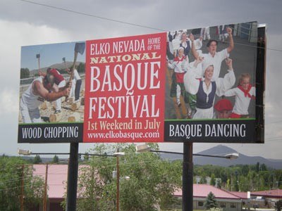 Valla publicitaria anunciando el Elko National Basque Festival. La celebración llega este año a su 50 edición (foto EuskalKultura.com)