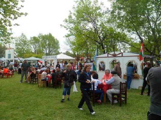 La ciudad de Chascomús rindió homenaje a los inmigrantes con un Encuentro de Colectividades (fotoEE)