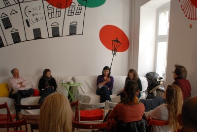 Basque writer Juan Kruz Igerabide, left, at a translation workshop as part of the Wroclaw Short Story Festival (photoEtxepare)