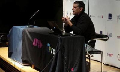 Imanol Zubizarreta, socio de Eusko Etxea de Caracas, participando este mes de octubre en el festival de Cine de Valdivia, Chile, con la compañía Avid Technology (foto Jazoera)